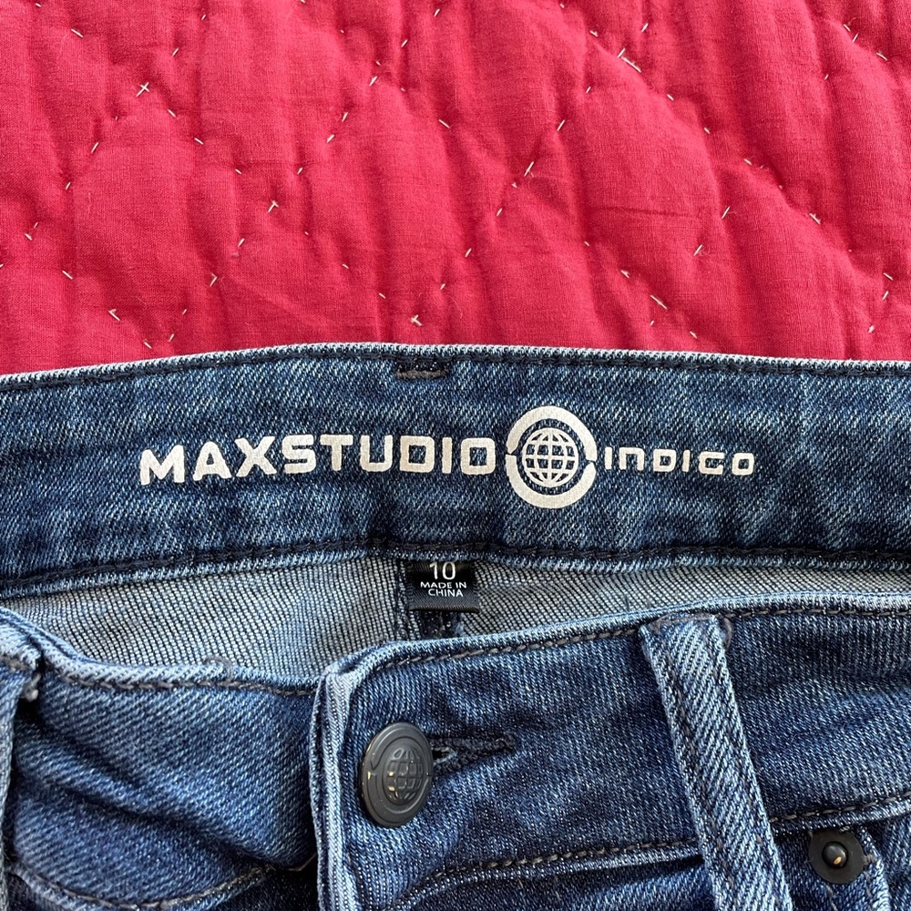 Ladies blue jeans